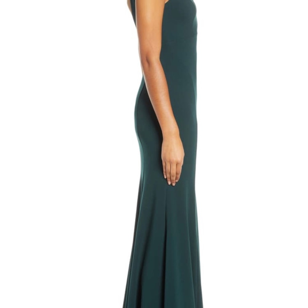 Lulu’s Gown - Picture 4 of 5